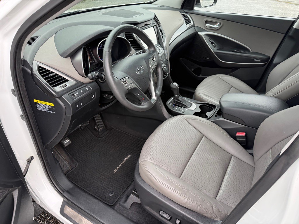 2016 Hyundai Santa Fe Sport Image 2