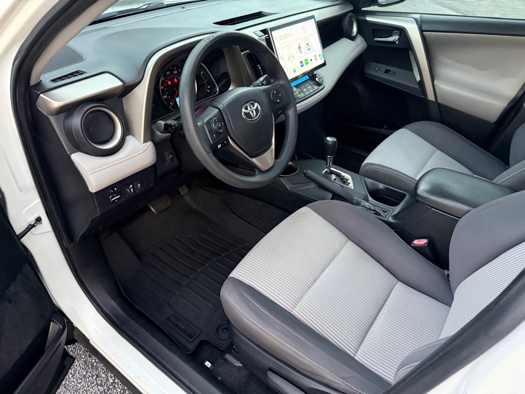 2015 Toyota Rav4 Image 2