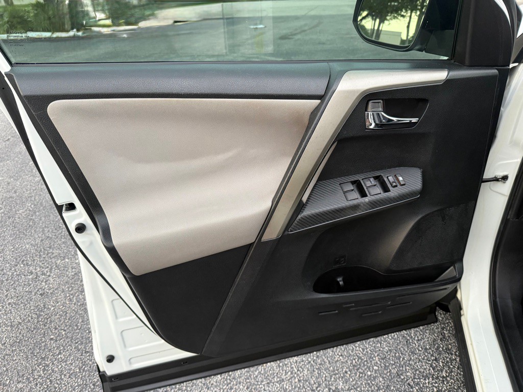 2015 Toyota Rav4 Image 5