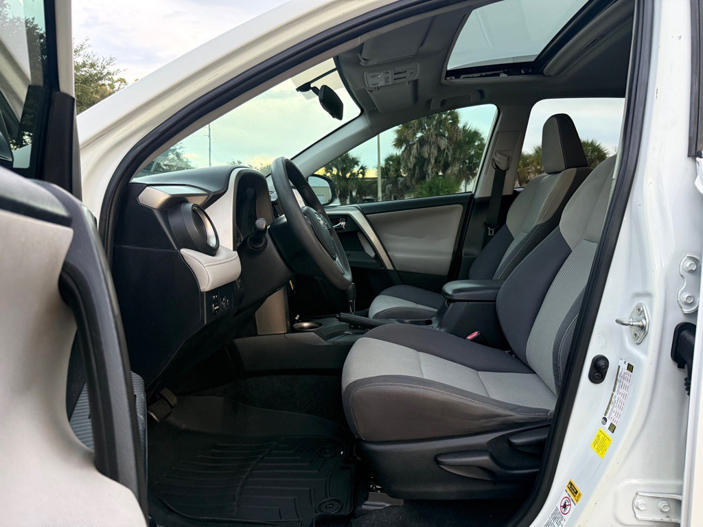 2015 Toyota Rav4 Image 6
