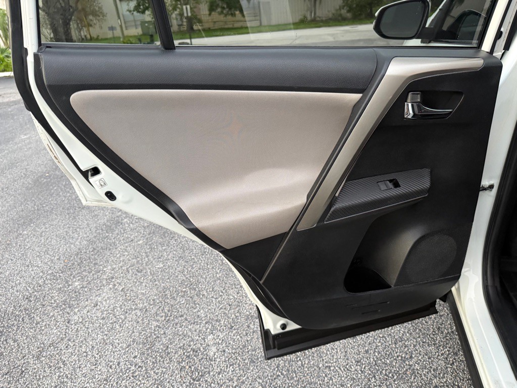 2015 Toyota Rav4 Image 13