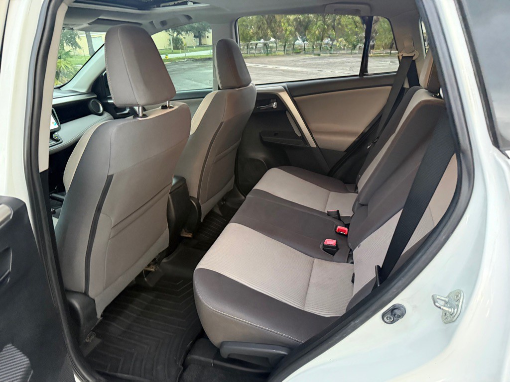 2015 Toyota Rav4 Image 14