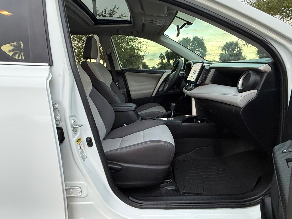 2015 Toyota Rav4 Image 19