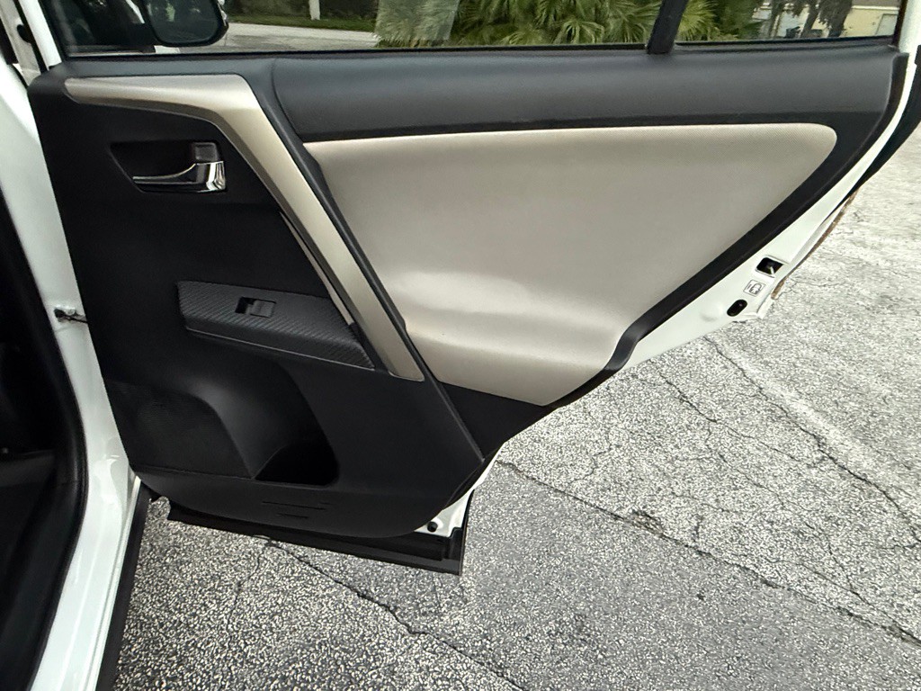 2015 Toyota Rav4 Image 22