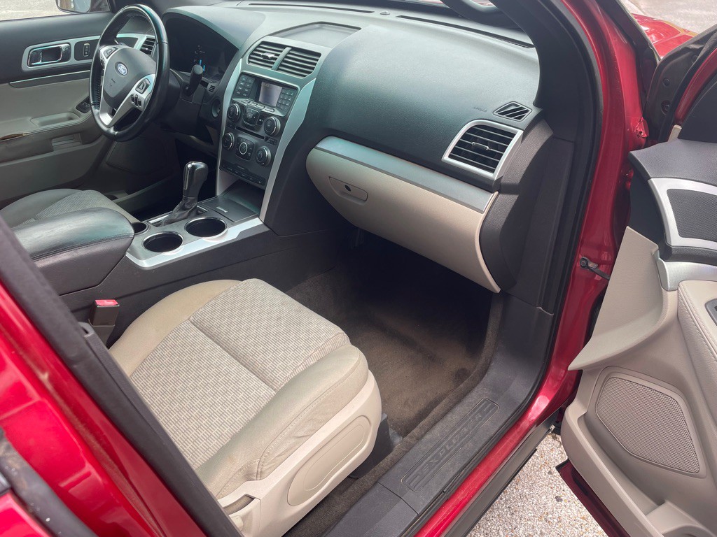 2012 Ford Explorer Image 8