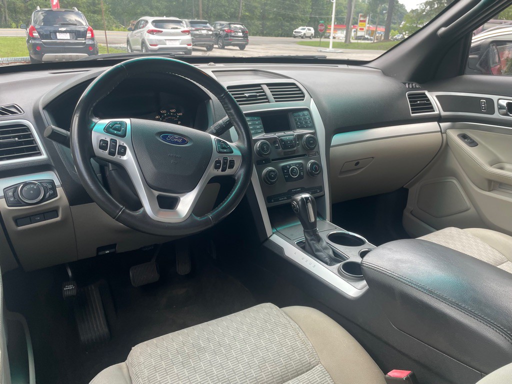 2012 Ford Explorer Image 16