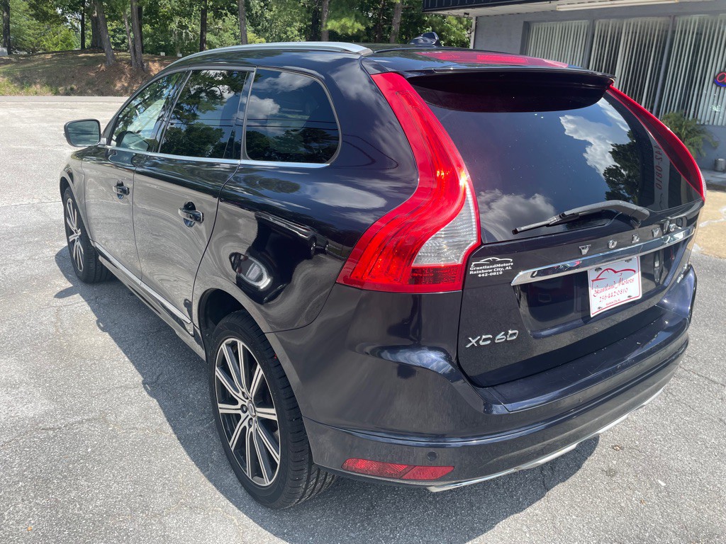 2017 Volvo XC60 Image 7