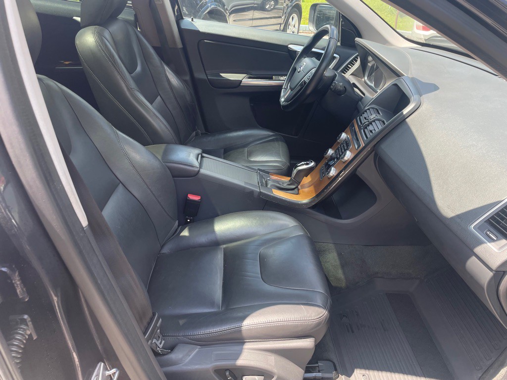 2017 Volvo XC60 Image 8