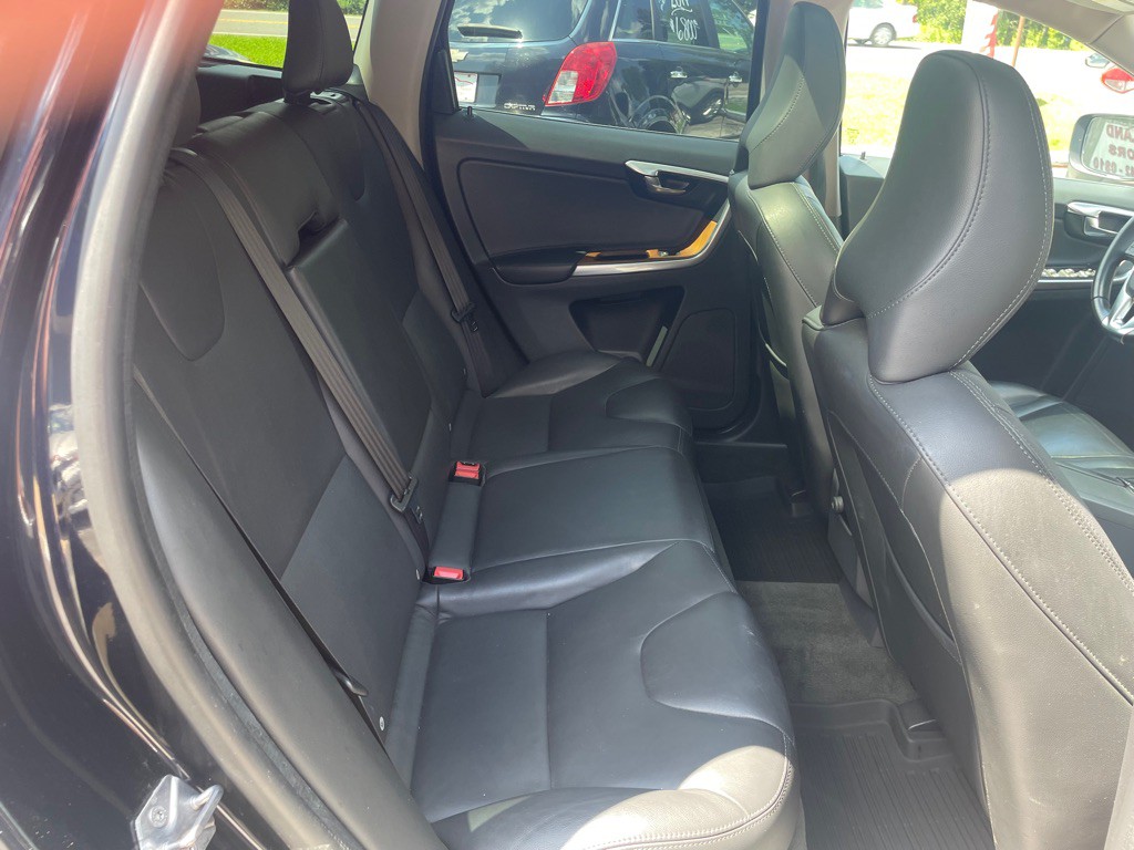 2017 Volvo XC60 Image 10