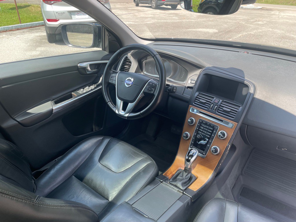 2017 Volvo XC60 Image 11