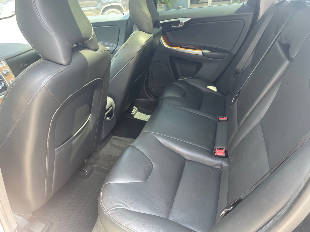2017 Volvo XC60 Image 13