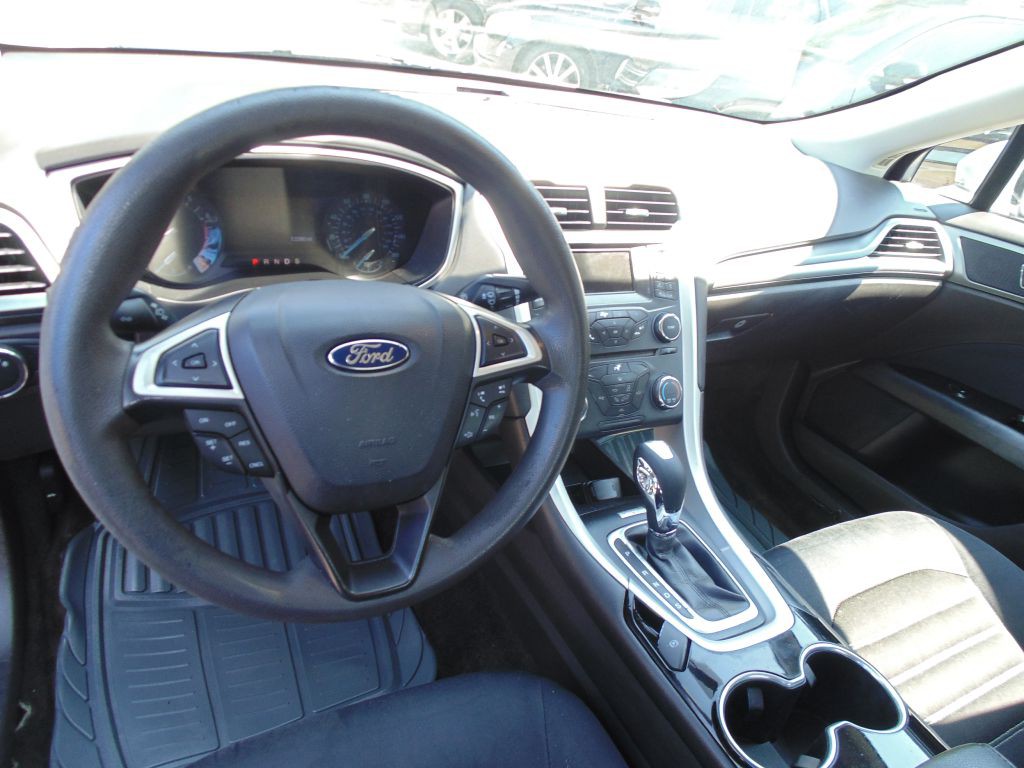 2015 Ford Fusion Image 16
