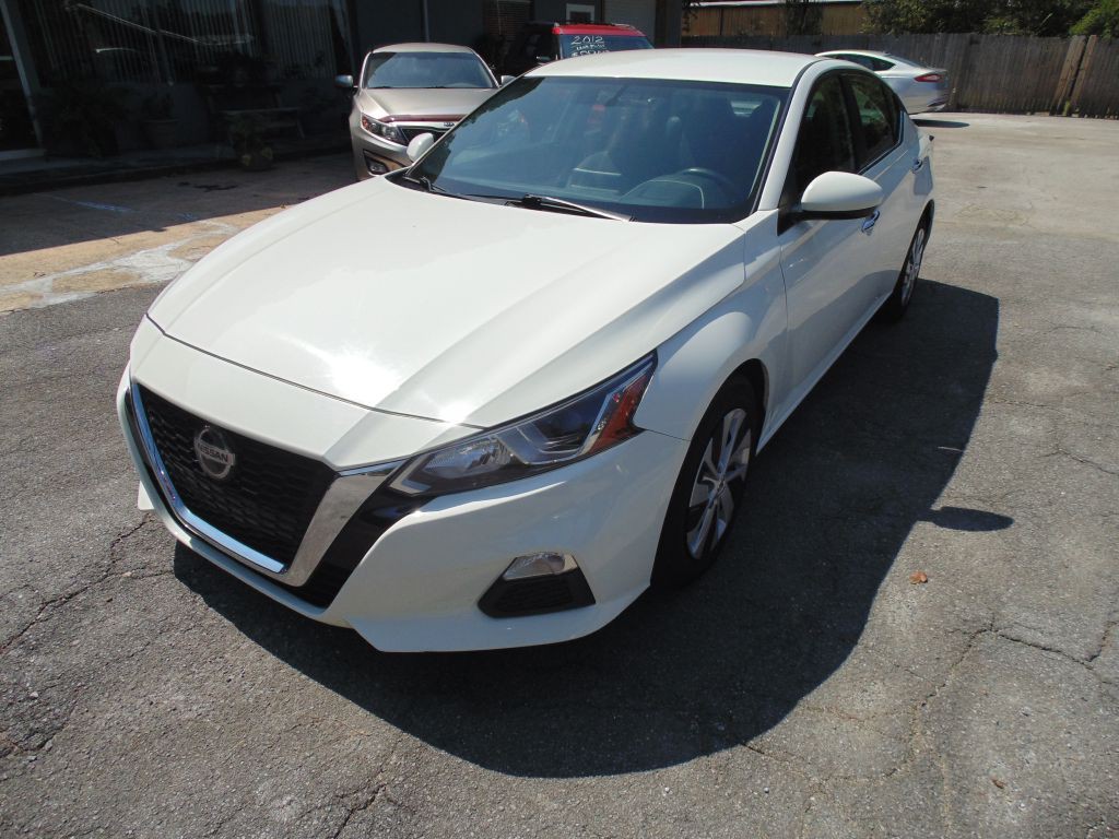 2020 Nissan Altima Image 2