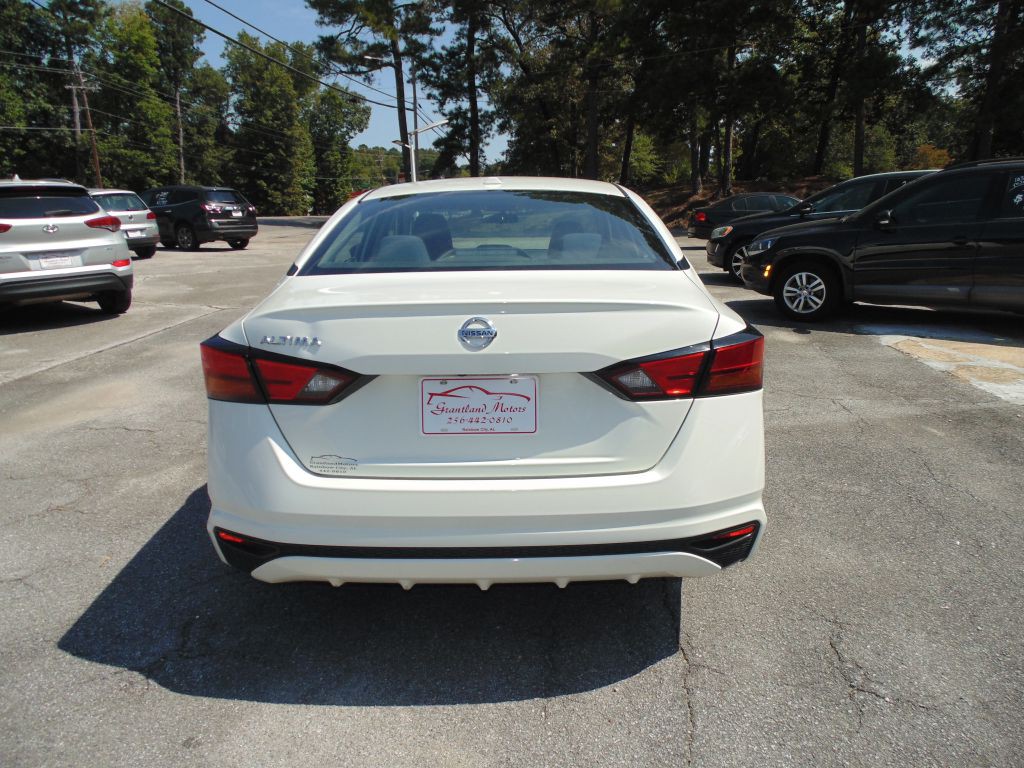 2020 Nissan Altima Image 7