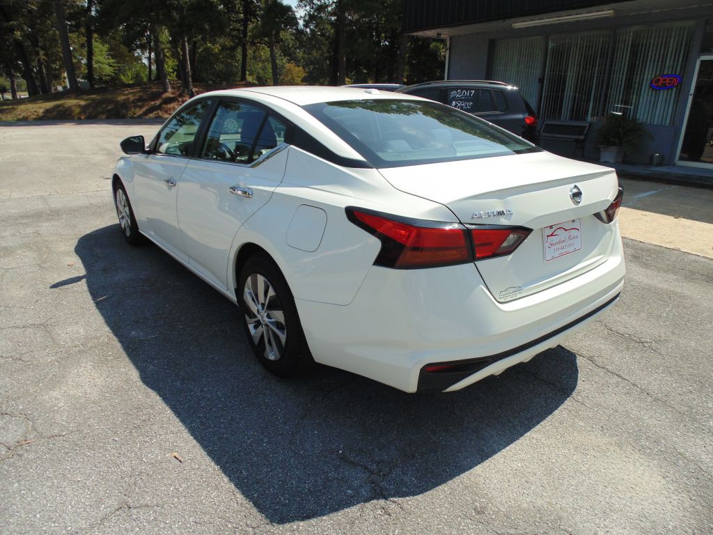 2020 Nissan Altima Image 8