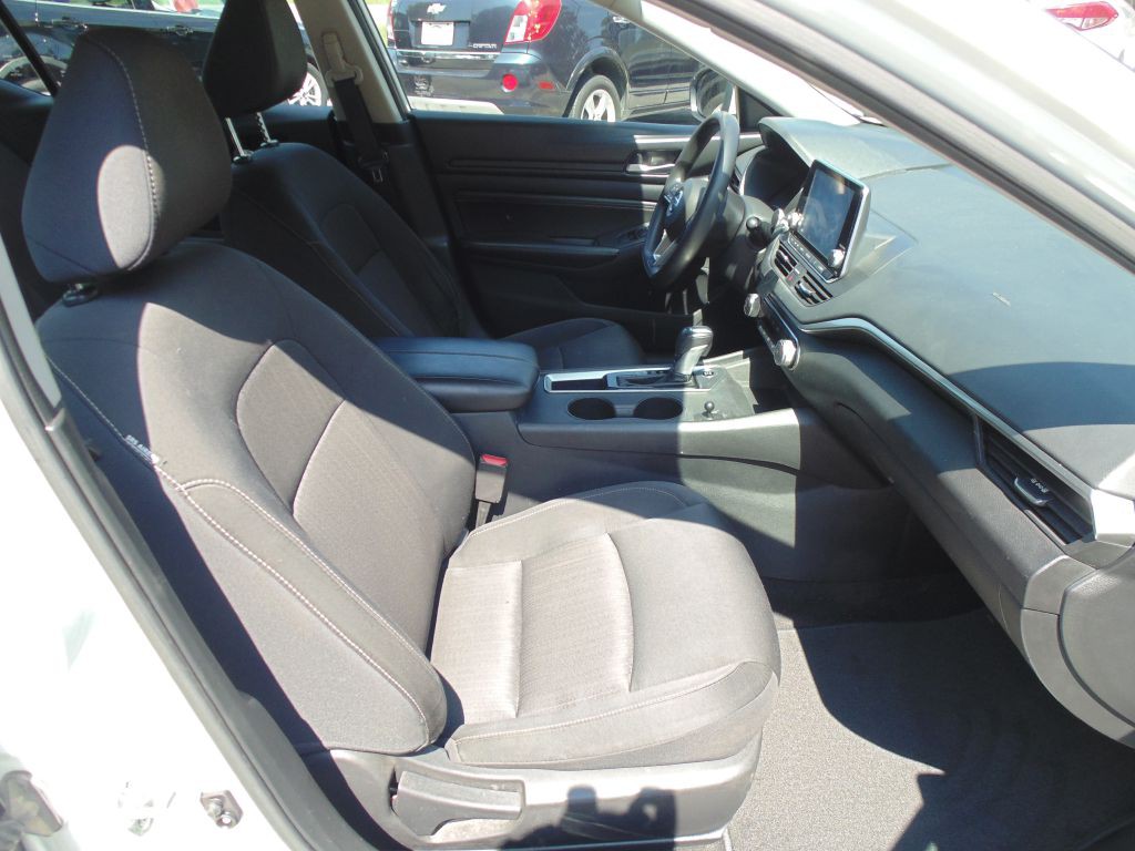 2020 Nissan Altima Image 9