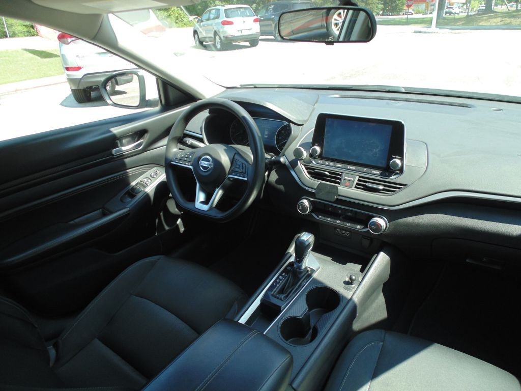 2020 Nissan Altima Image 11