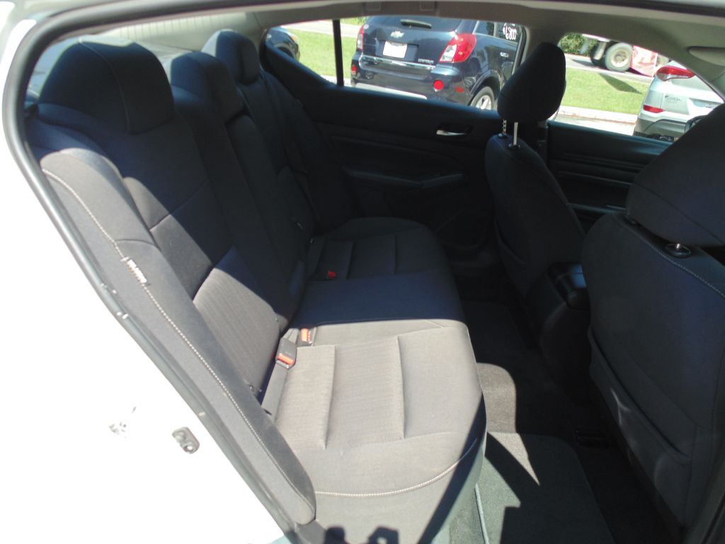 2020 Nissan Altima Image 12