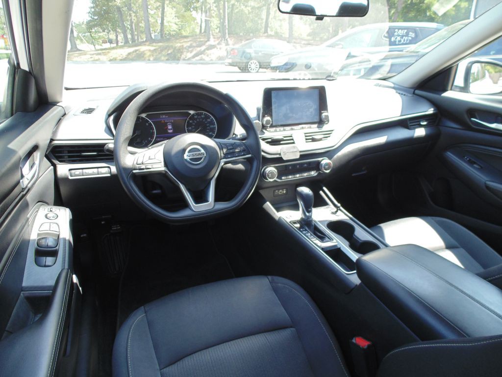 2020 Nissan Altima Image 14