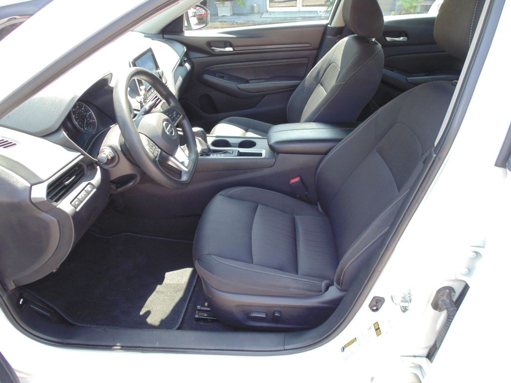 2020 Nissan Altima Image 15