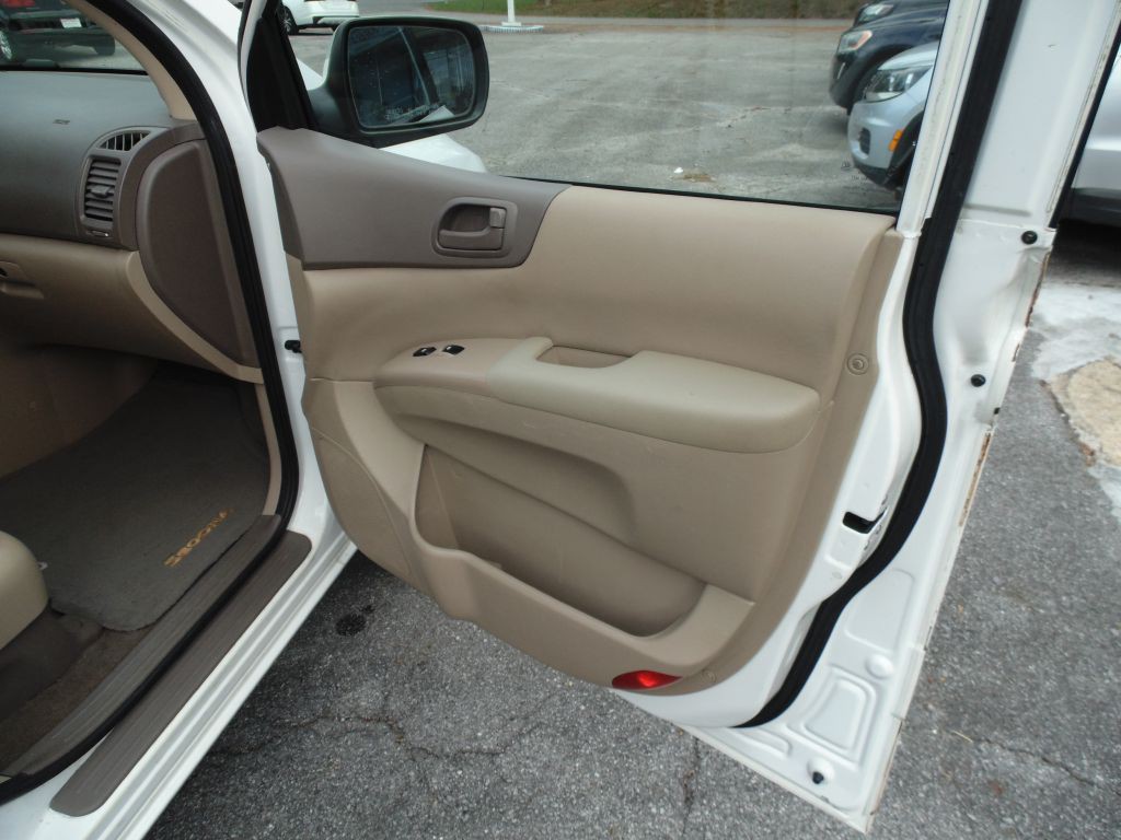 2012 Kia Sedona Image 10