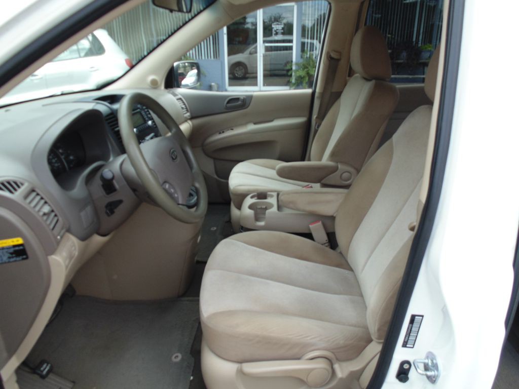 2012 Kia Sedona Image 17