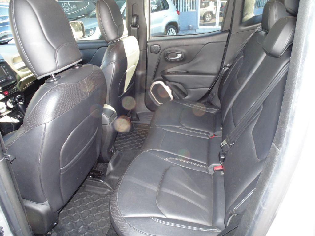 2015 Jeep Renegade Image 13