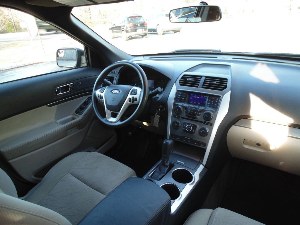 2013 Ford Explorer Image 12