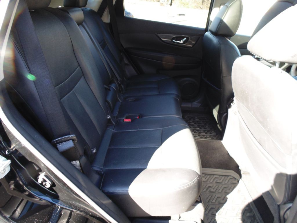 2016 Nissan Rogue Image 12