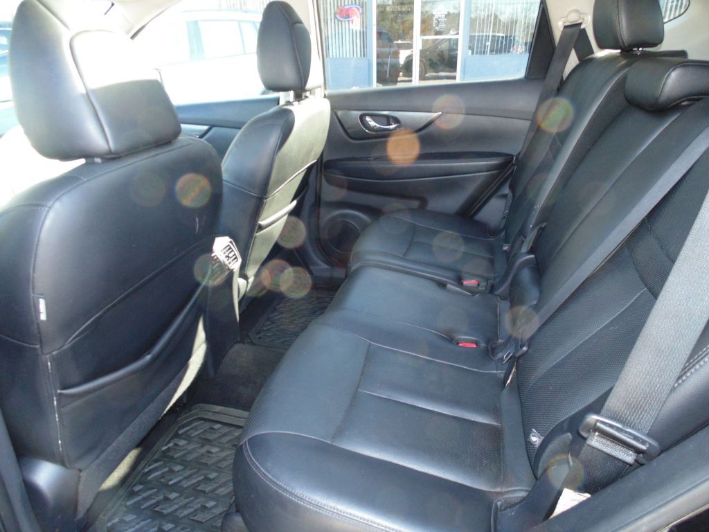 2016 Nissan Rogue Image 14