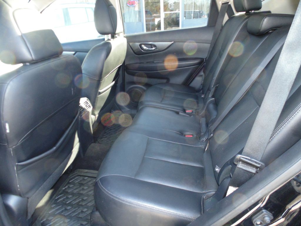 2016 Nissan Rogue Image 16