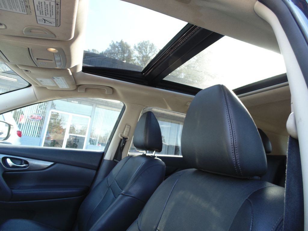 2016 Nissan Rogue Image 18