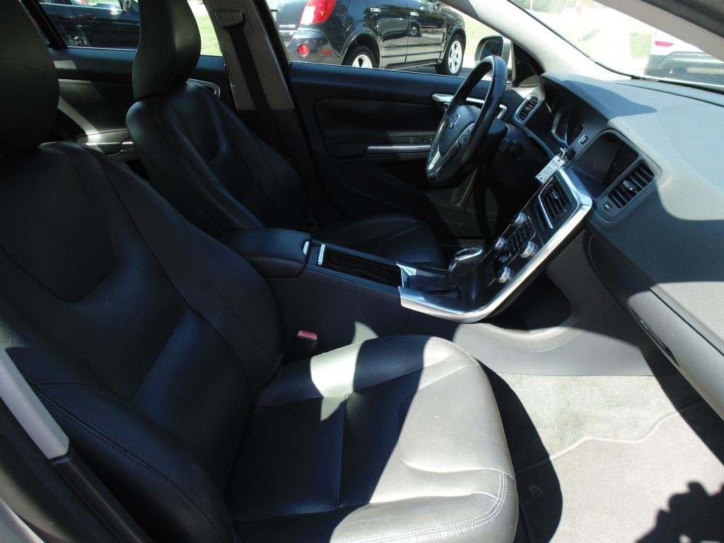 2015 Volvo S60 Image 9