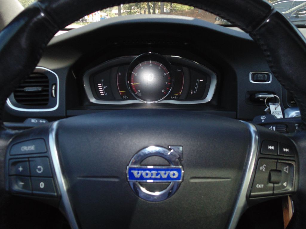 2015 Volvo S60 Image 16