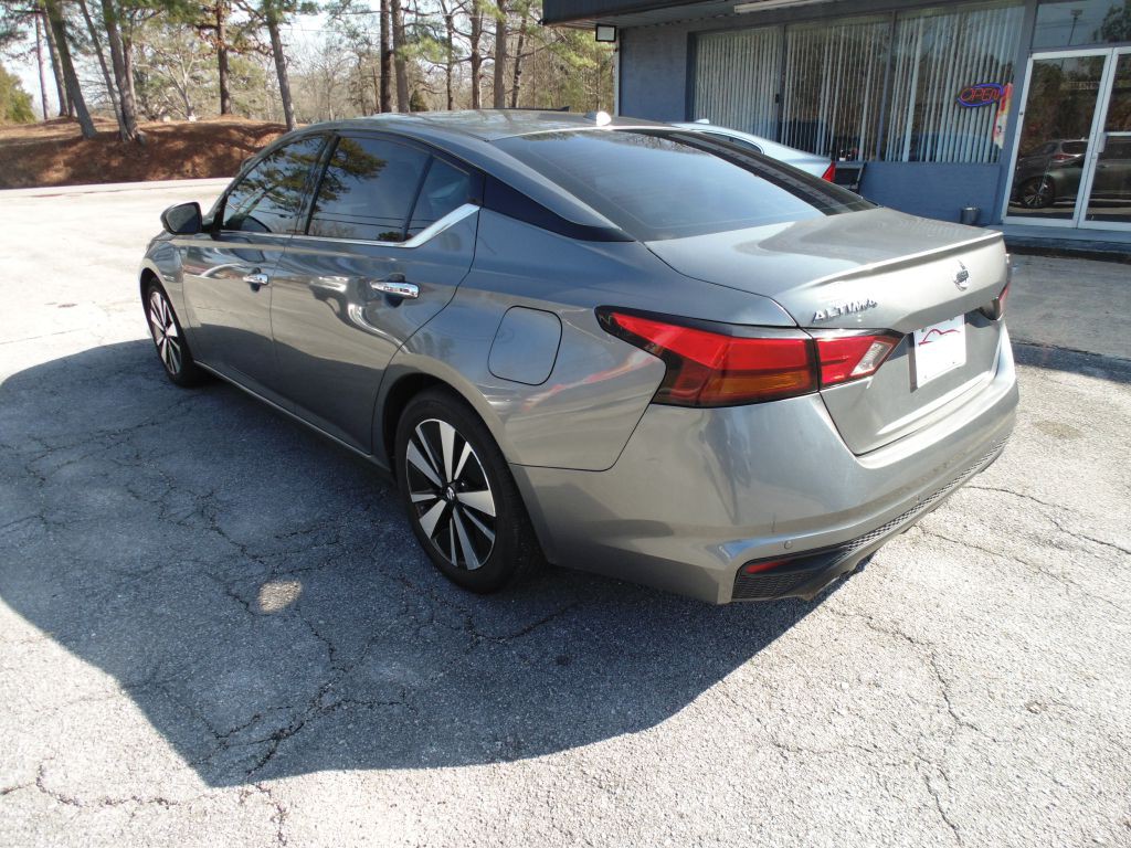 2020 Nissan Altima Image 8