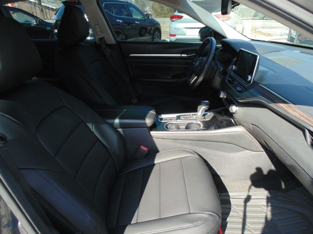 2020 Nissan Altima Image 9