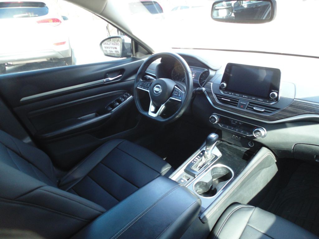 2020 Nissan Altima Image 11