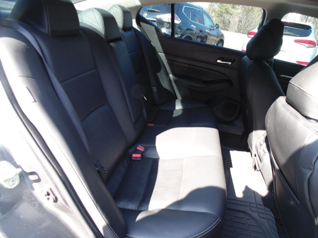 2020 Nissan Altima Image 12