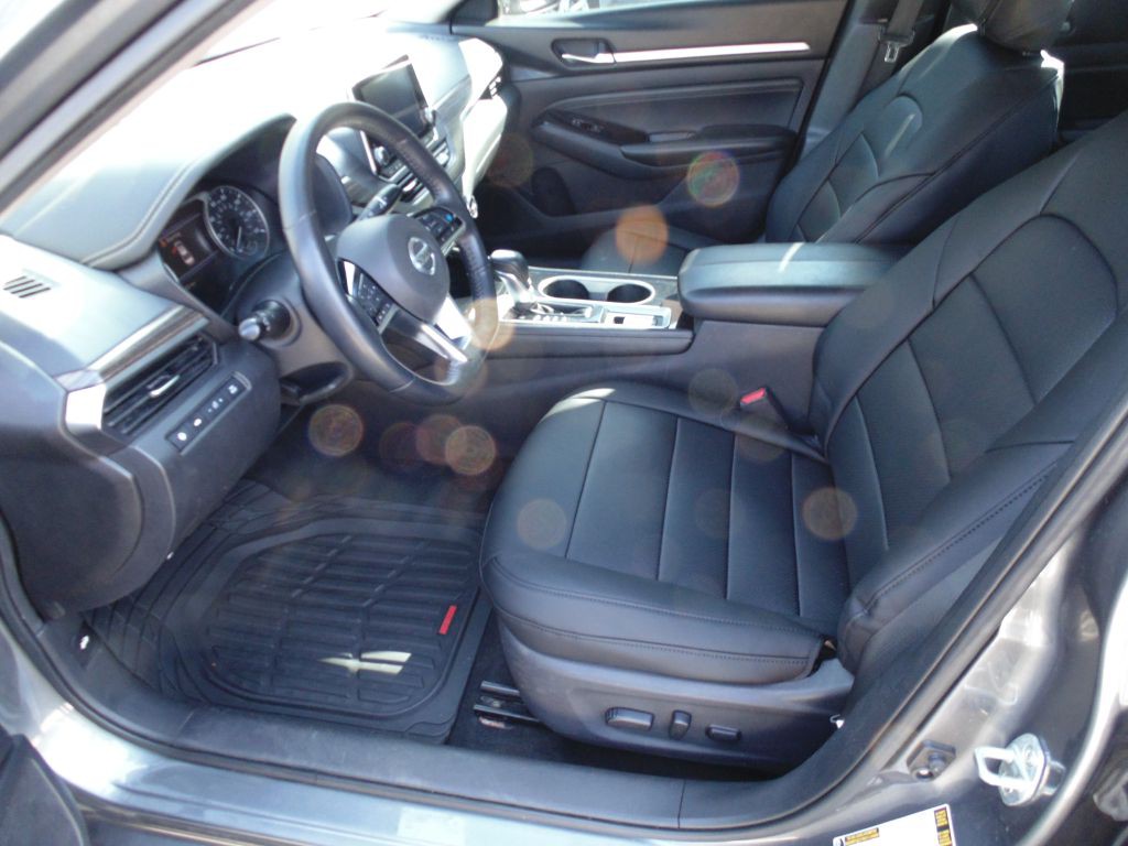 2020 Nissan Altima Image 15