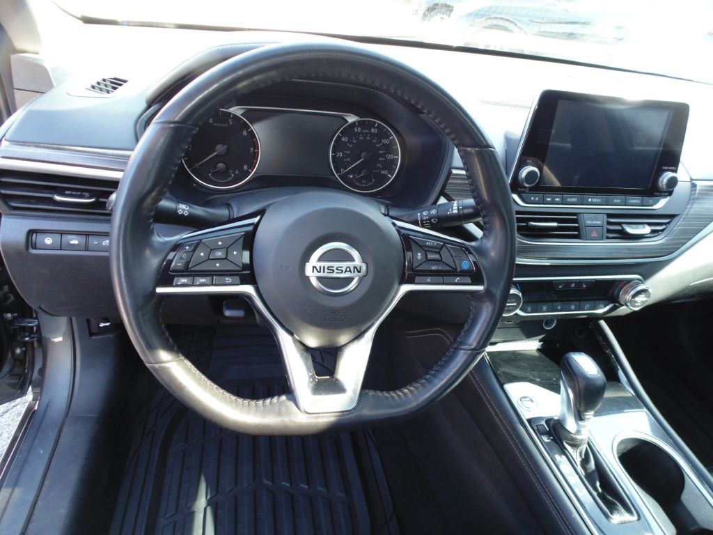 2020 Nissan Altima Image 17