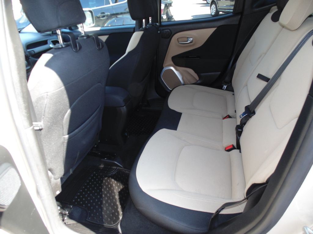 2015 Jeep Renegade Image 14