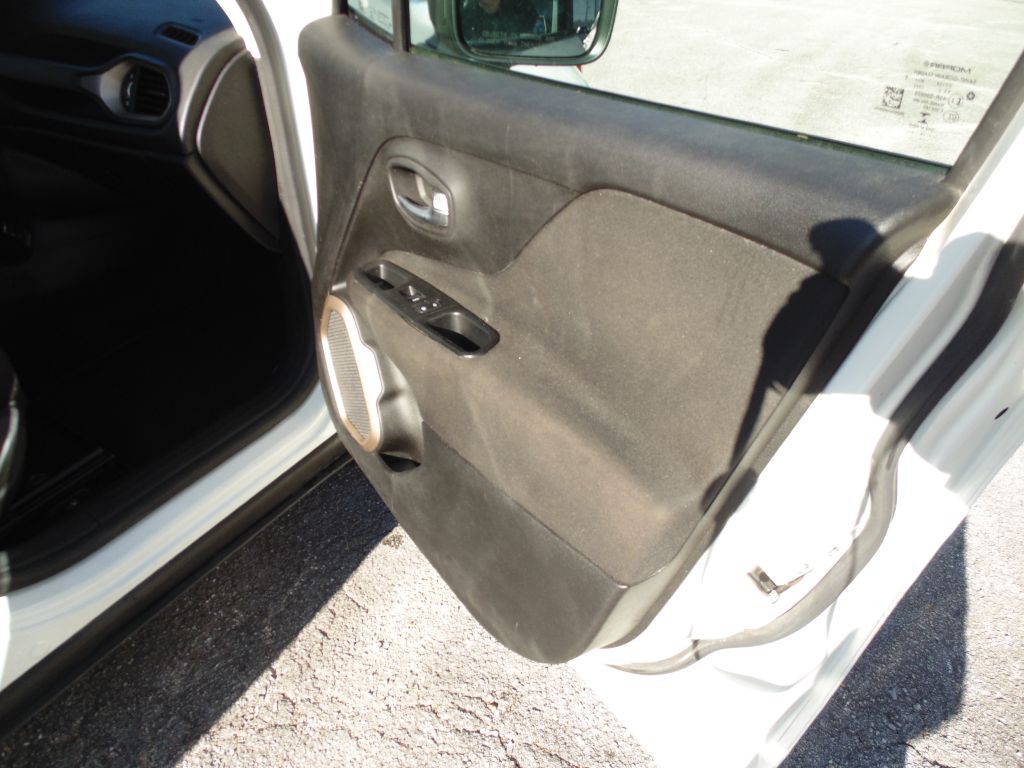 2015 Jeep Renegade Image 10