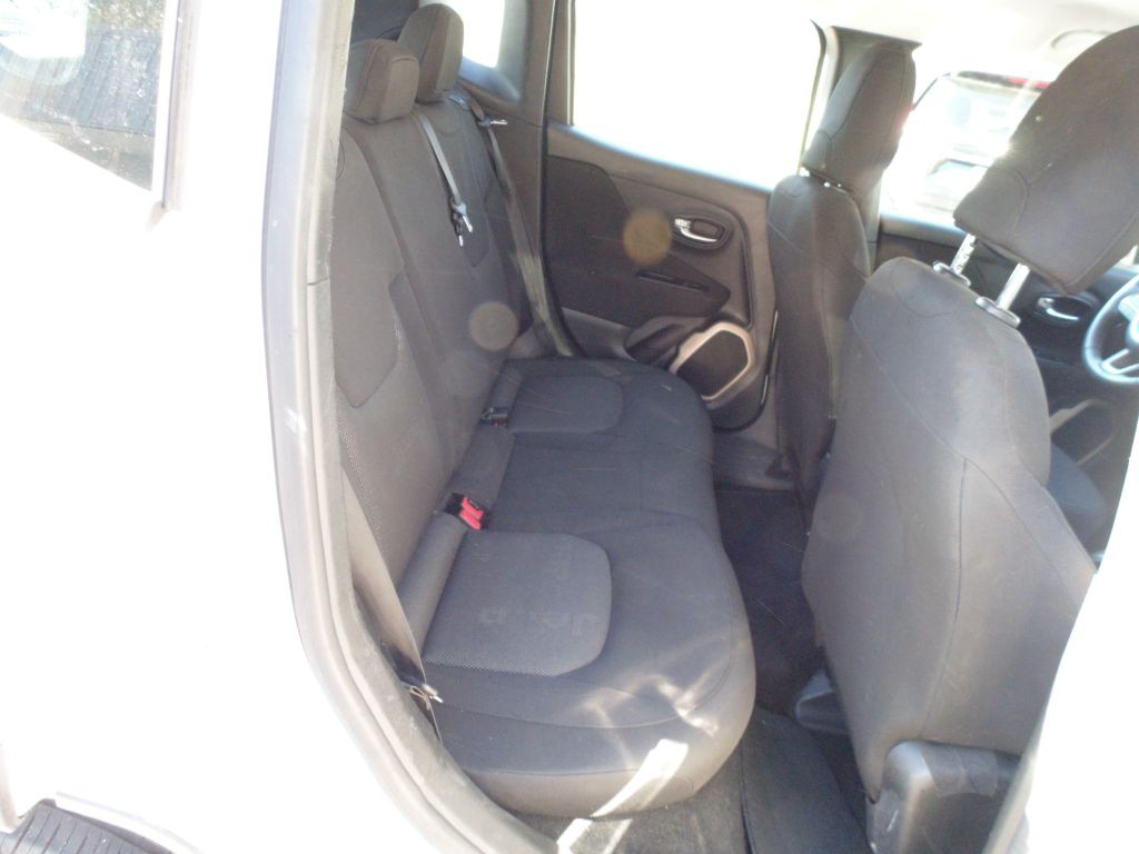 2015 Jeep Renegade Image 12