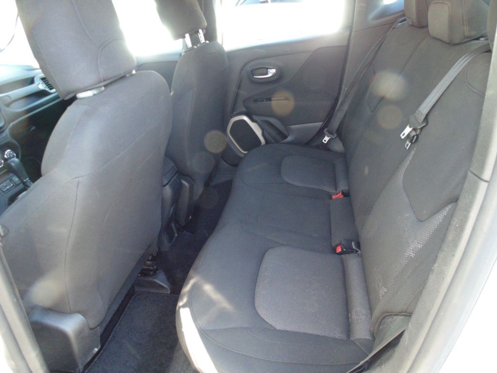 2015 Jeep Renegade Image 14