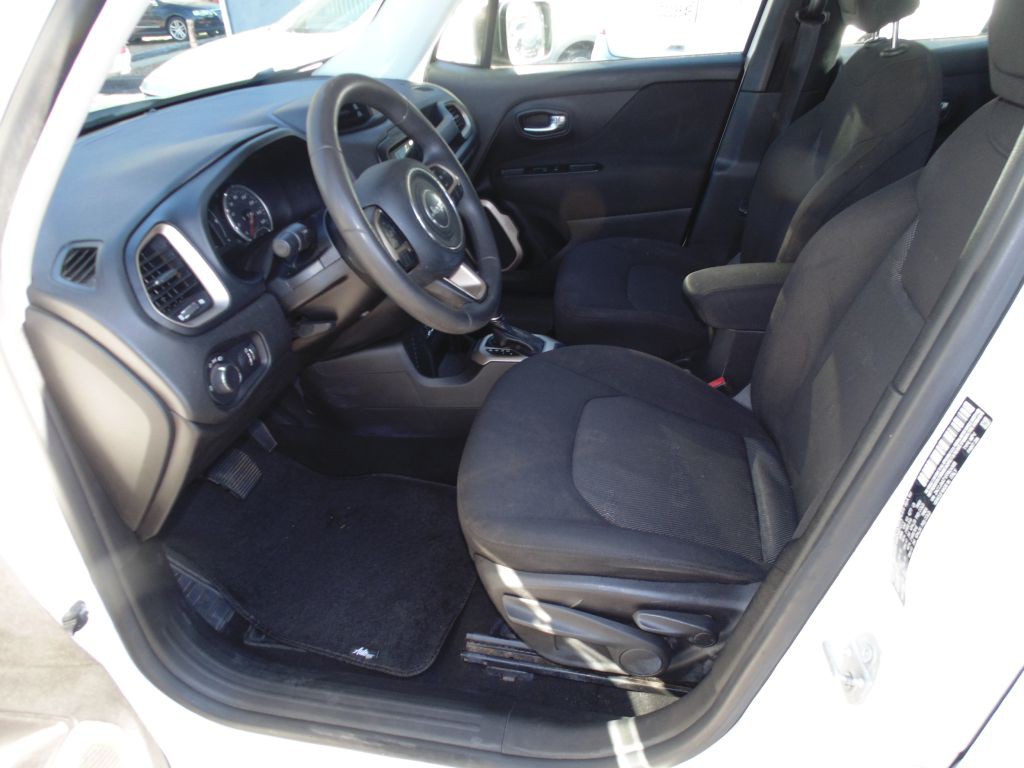 2015 Jeep Renegade Image 16