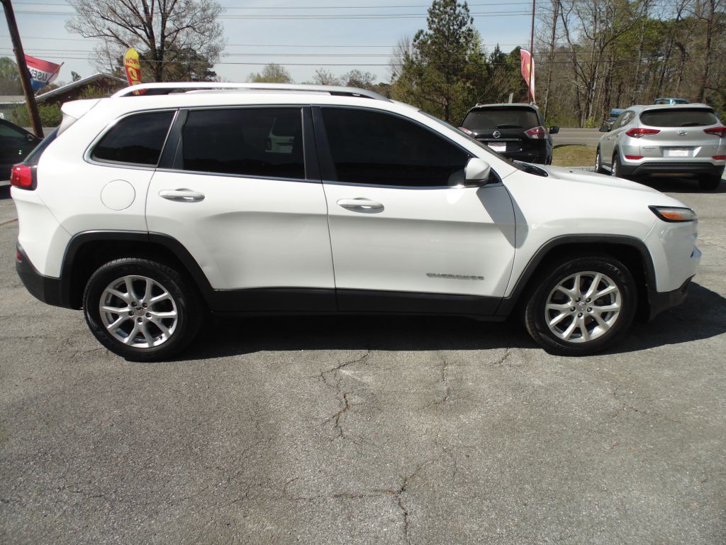 2017 Jeep Cherokee Image 5
