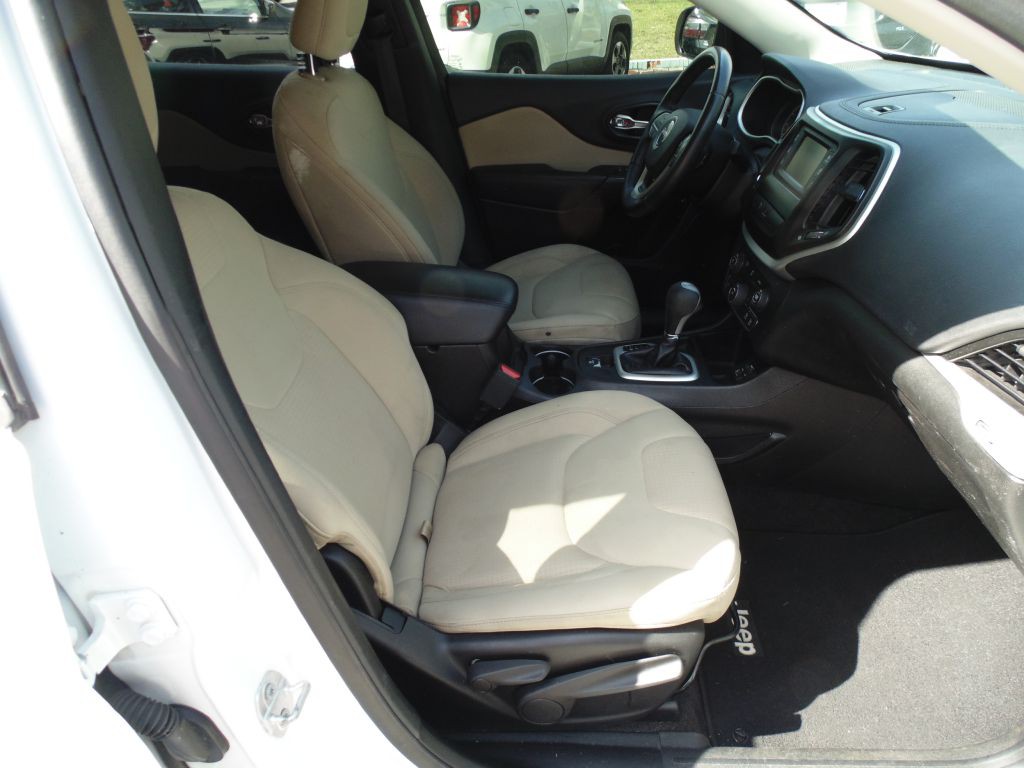 2017 Jeep Cherokee Image 9