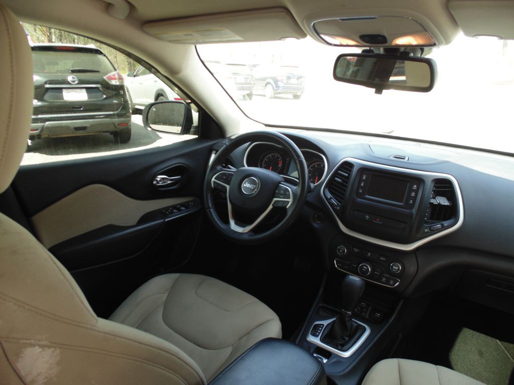 2017 Jeep Cherokee Image 12