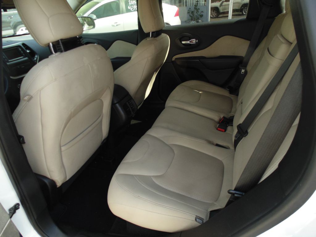 2017 Jeep Cherokee Image 14