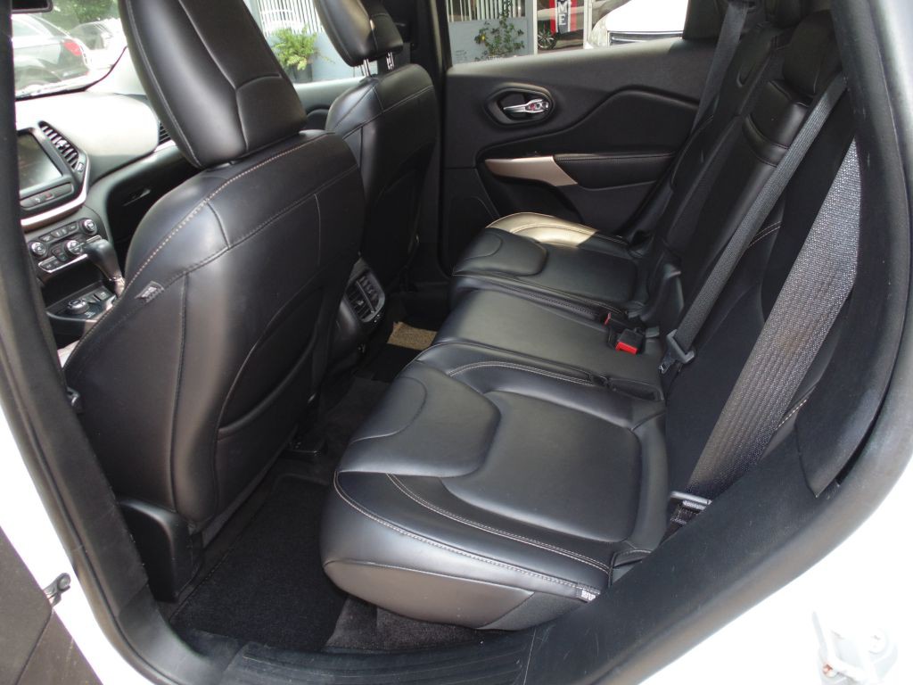 2018 Jeep Cherokee Image 15
